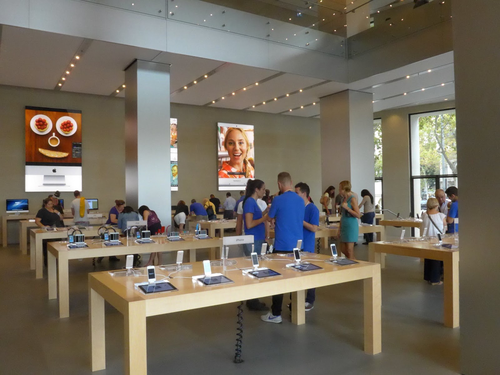 Customer Experience_1_apple store